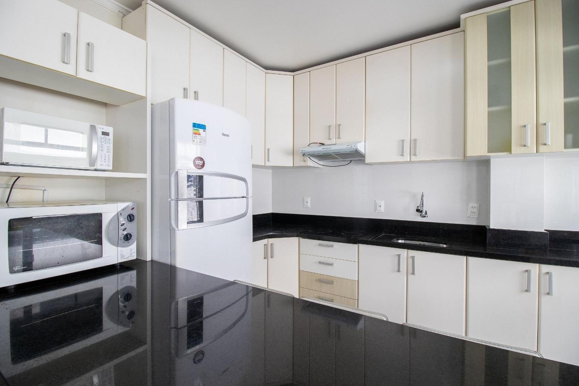 Apu24 - Esq Com Av Atlantica, 4 Dorm, Climatizado Apartamento *